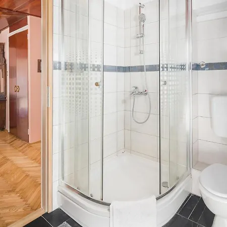 Lovely In With Jacuzzi Vakantiehuis *