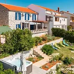 Дом отдыха Four-bedroom In