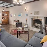 Four-bedroom In Дом отдыха Врсар