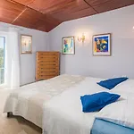 Дом отдыха Four-bedroom In *