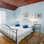 Дом отдыха Four-bedroom In Врсар