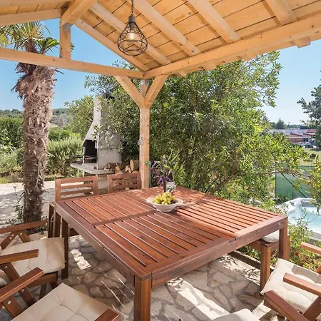 Σπίτι διακοπών Four-bedroom In *