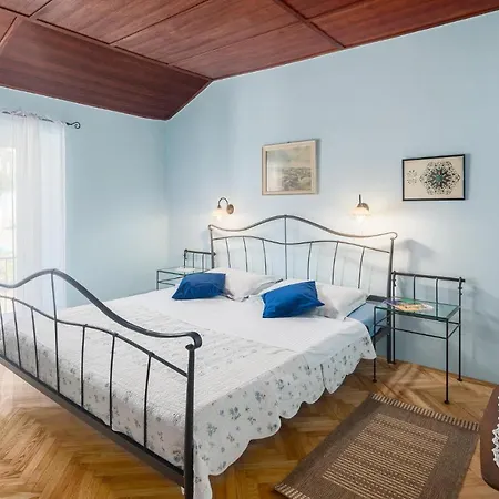 Σπίτι διακοπών Four-bedroom In Vrsar